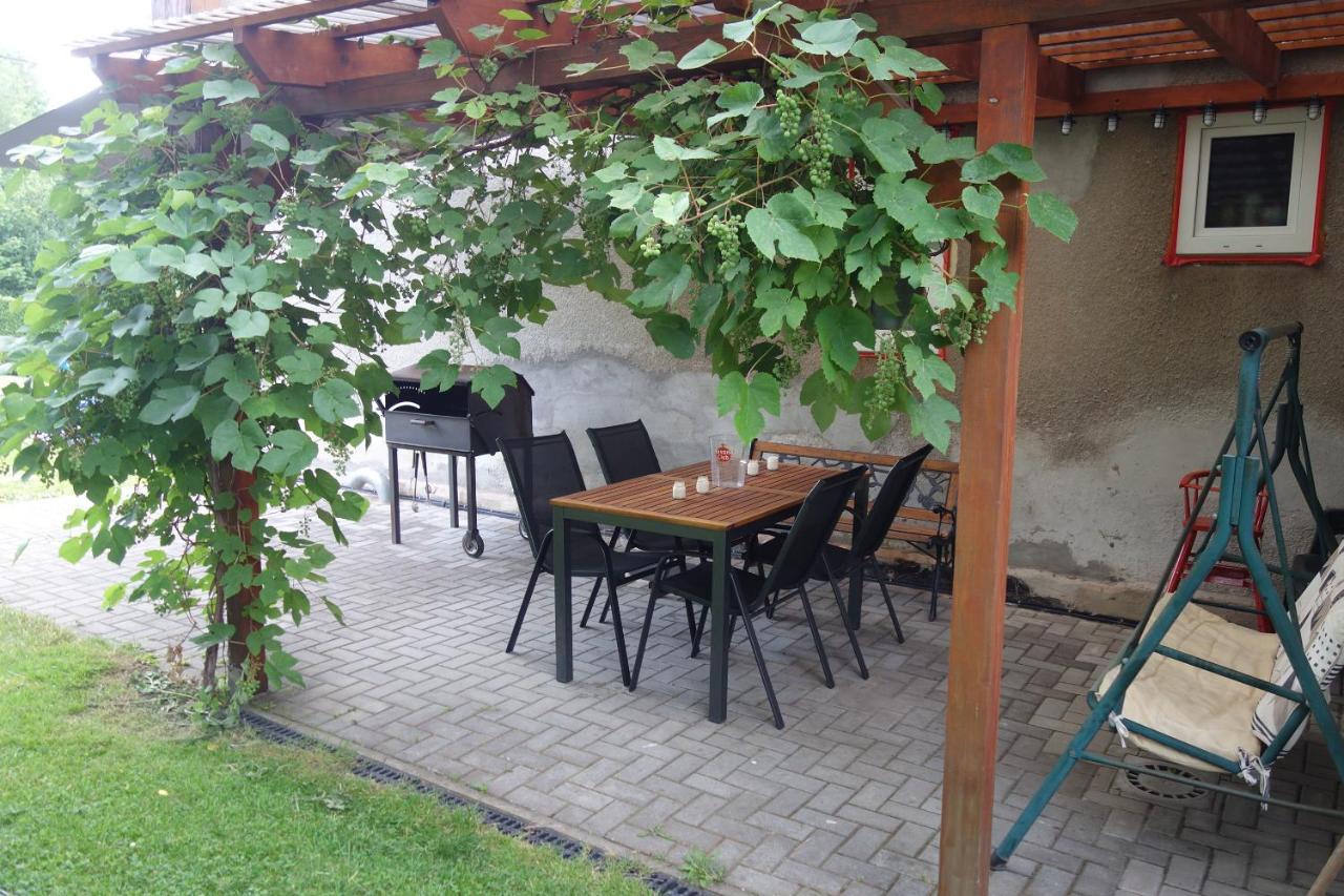 Pod Chlumem - Utulny Byt V Blizkosti Centra Decin Esterno foto