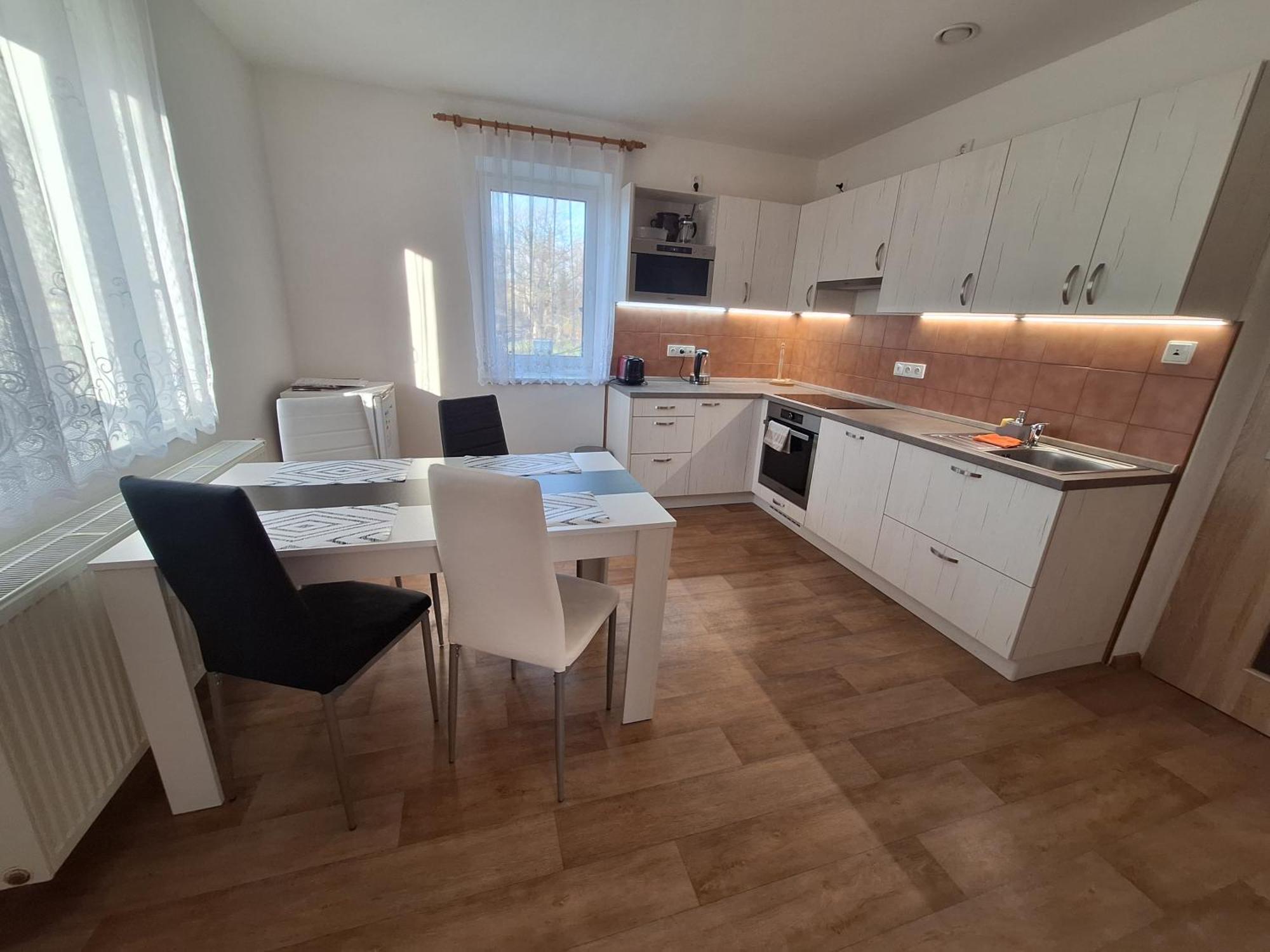 Pod Chlumem - Utulny Byt V Blizkosti Centra Decin Esterno foto