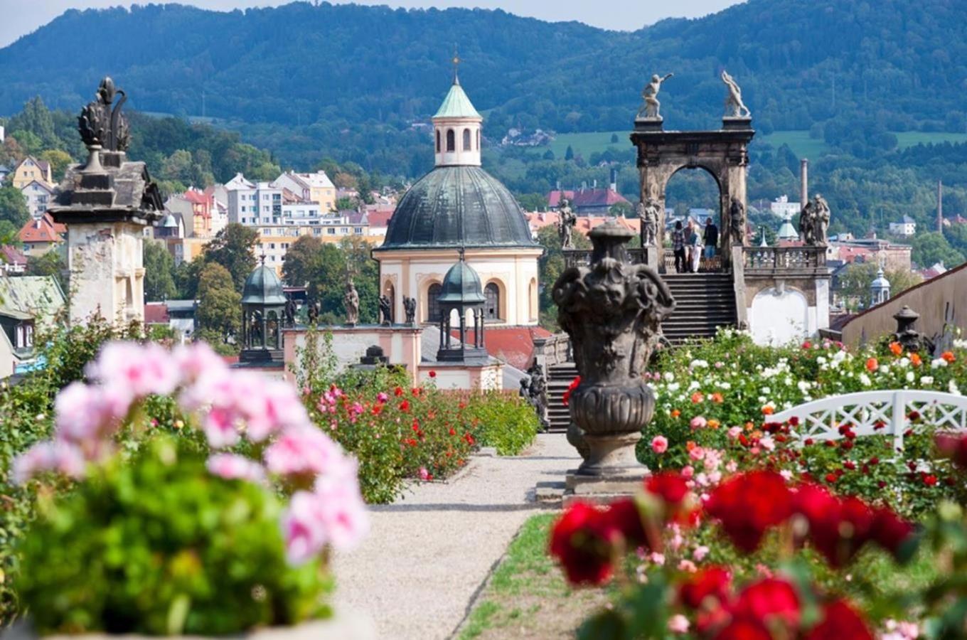 Pod Chlumem - Utulny Byt V Blizkosti Centra Decin Esterno foto